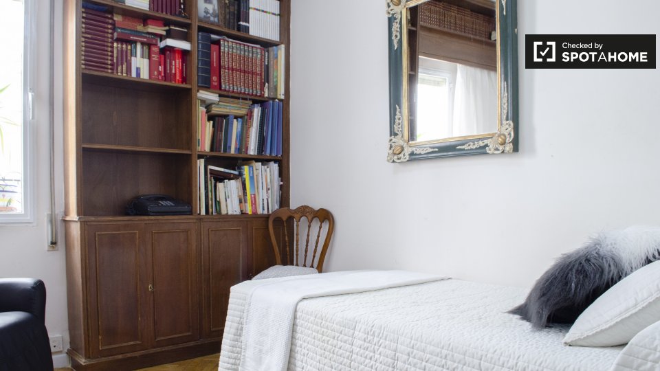 Double room Madrid, 3 beds, 100m² — photo 4