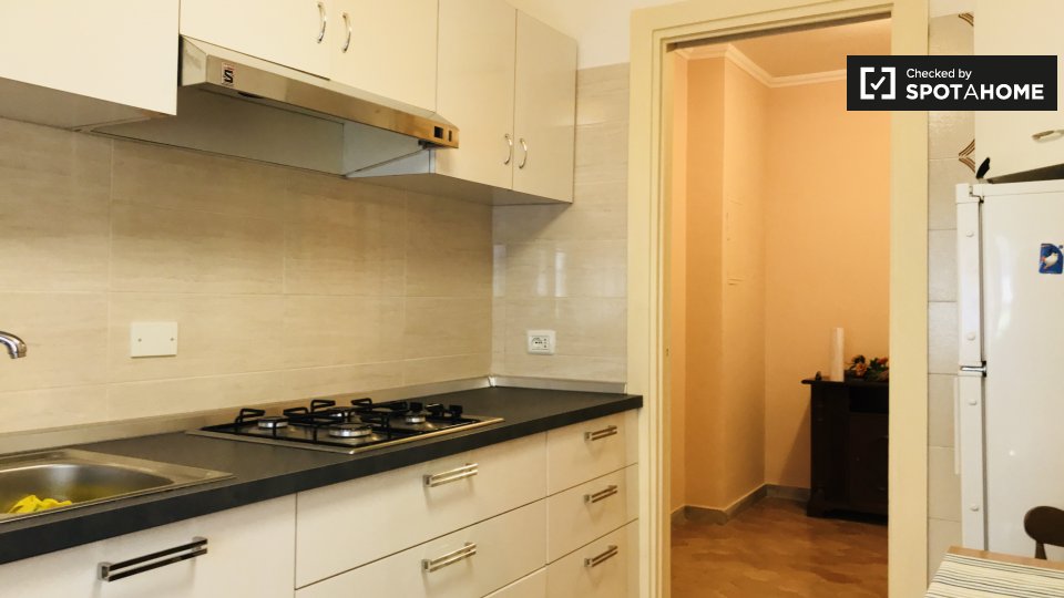 Double room Rome, 3 beds, 85m² — photo 13