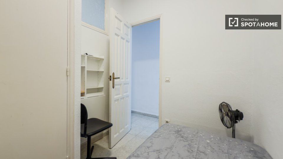 Double room Barcelona, 2 beds — photo 20