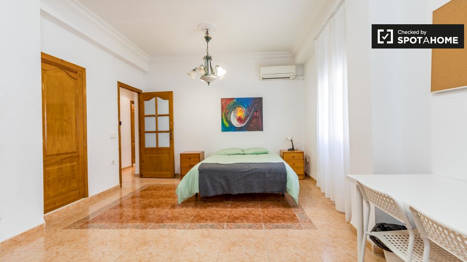 Double room Valencia, 5 beds — photo 4