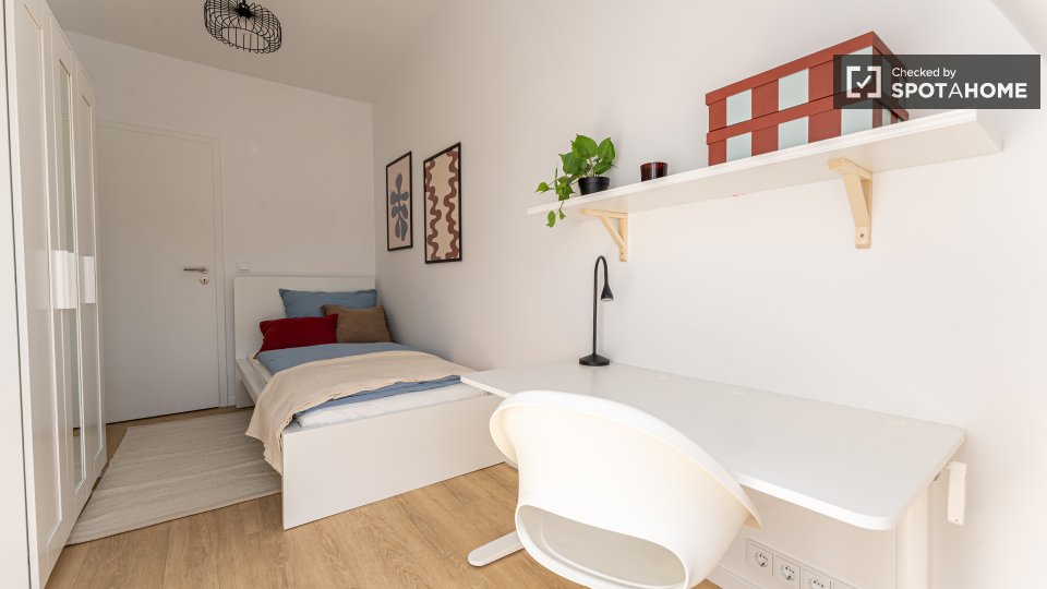 Double room Berlin, 3 beds, 48m² — photo 7