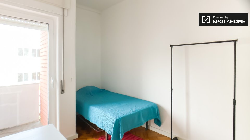 Double room Lisbon, 3 beds — photo 1