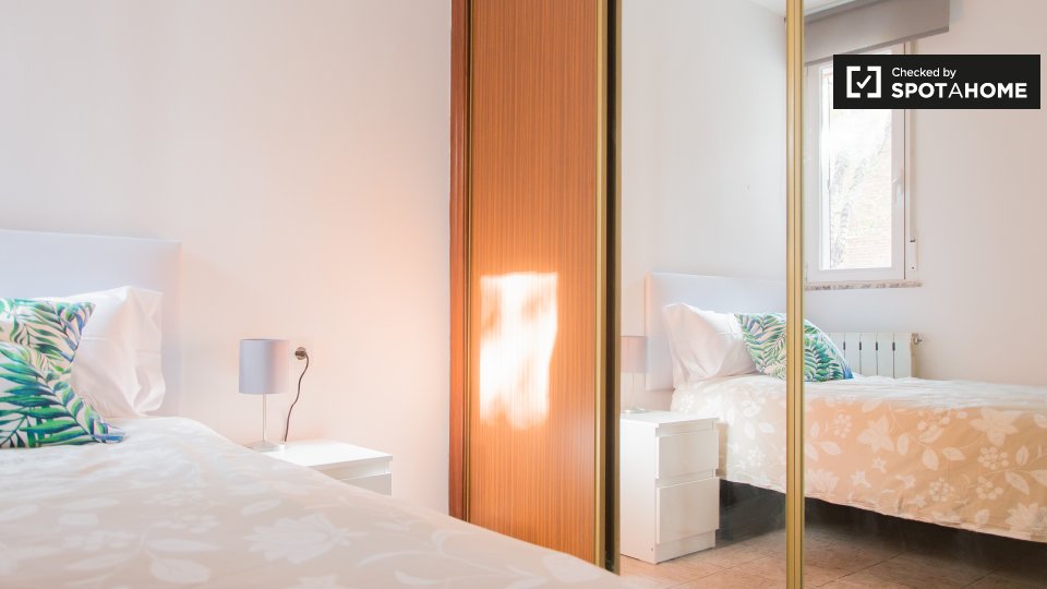 Double room Madrid, 4 beds, 74m² — photo 3