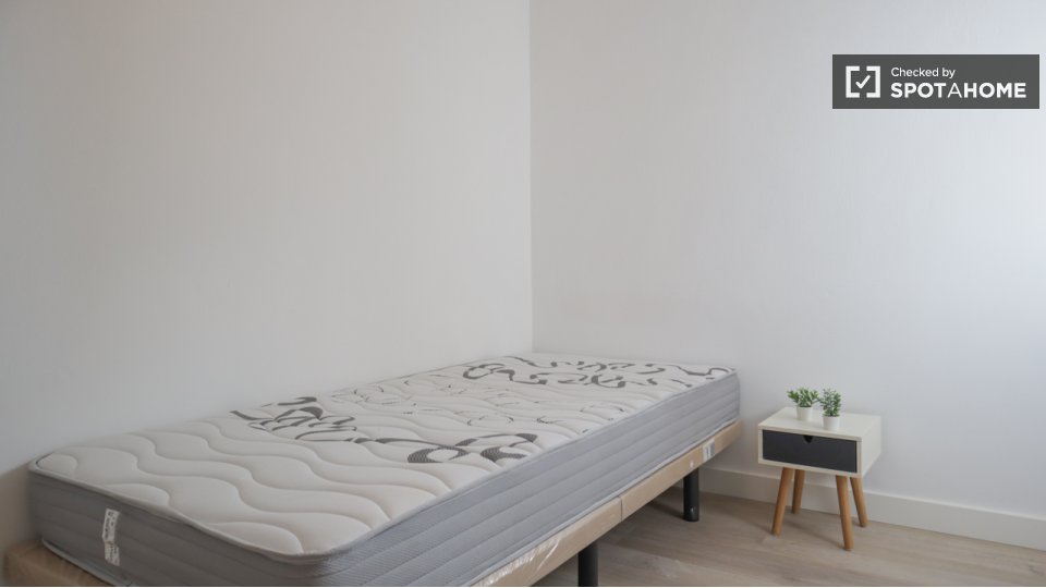 Double room Madrid, 4 beds, 65m² — photo 17