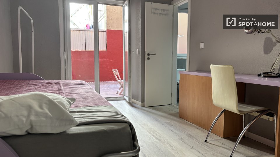 Double room Lisbon, 4 beds, 85m² — photo 41