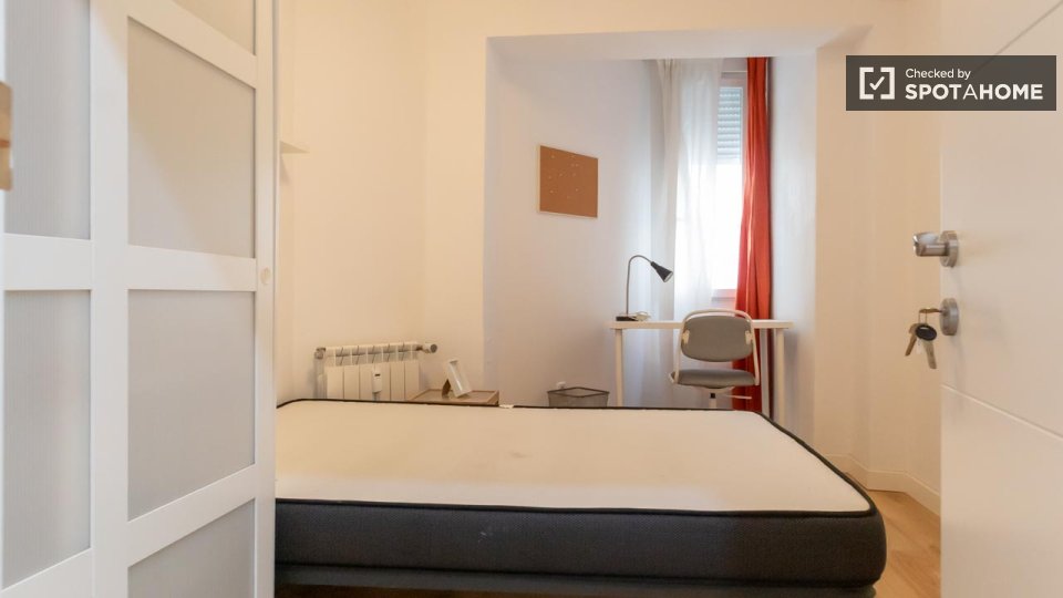 Double room Madrid, 6 beds — photo 57