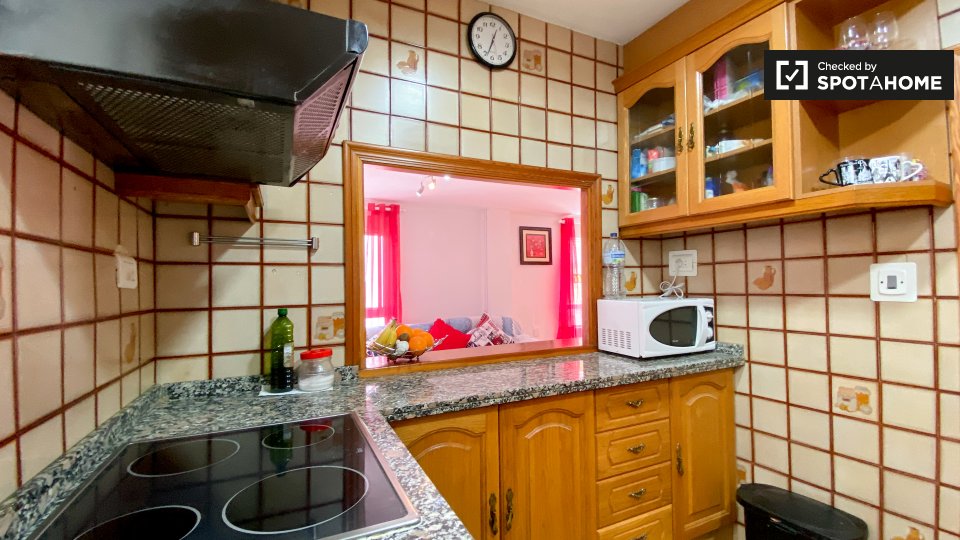 Double room Valencia, 3 beds, 75m² — photo 13