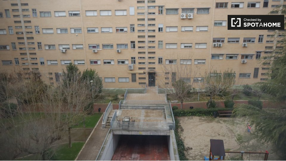 Double room Madrid, 5 beds — photo 7
