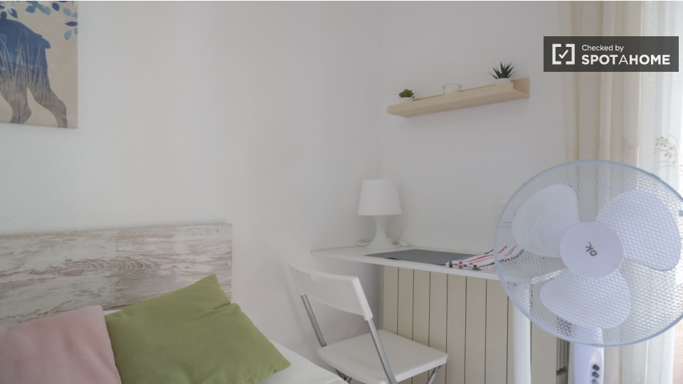 Double room Madrid, 5 beds, 140m² — photo 12