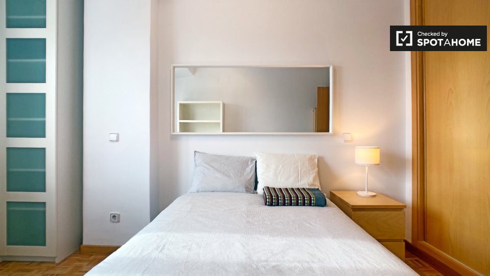 Double room Madrid, 4 beds, 90m² — photo 5