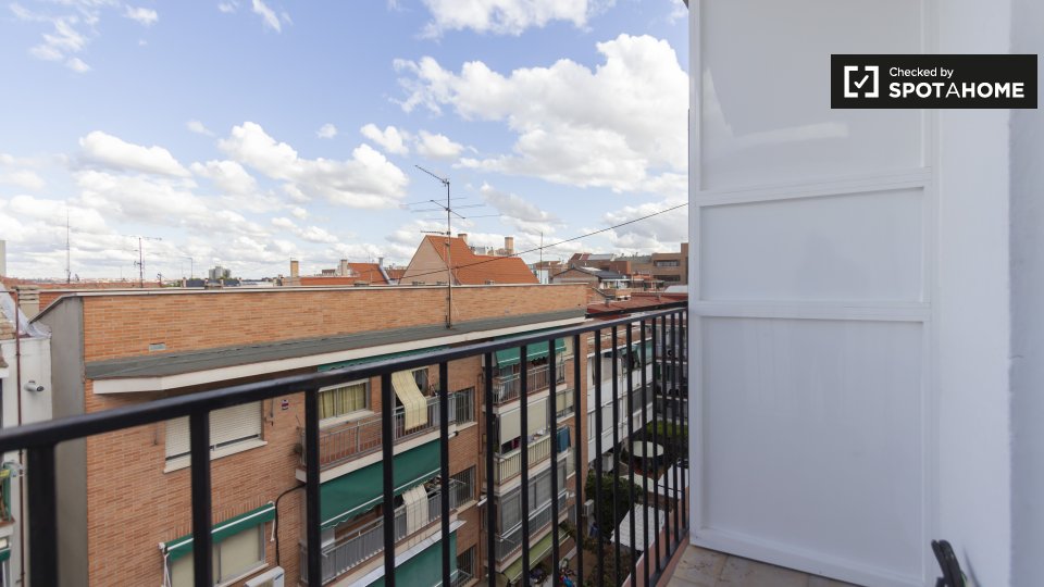 Double room Madrid, 3 beds, 65m² — photo 7