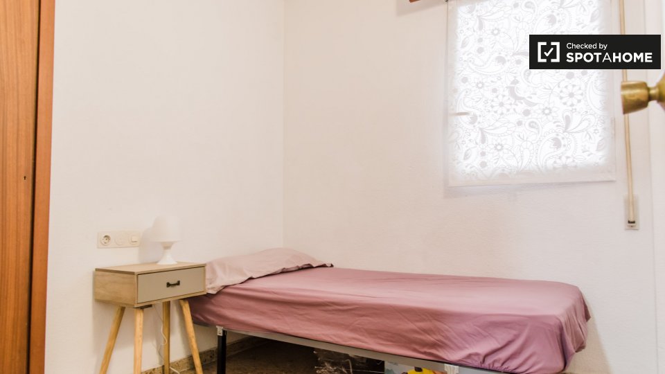 Double room Valencia, 5 beds, 160m² — photo 15