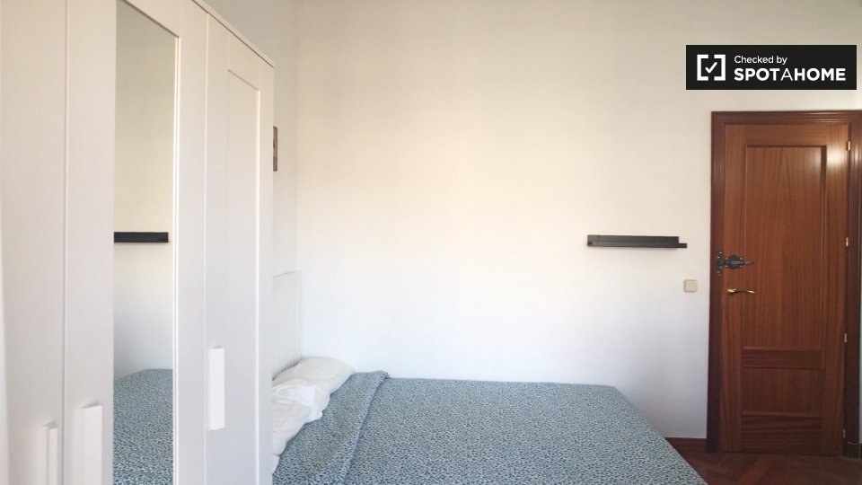 Double room Madrid, 5 beds, 133m² — photo 11