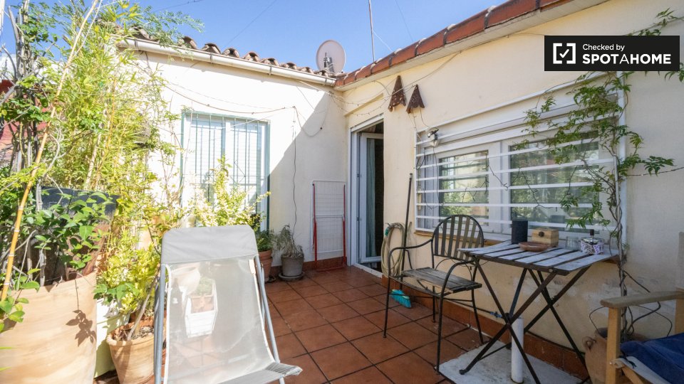 Double room Madrid, 5 beds, 150m² — photo 5