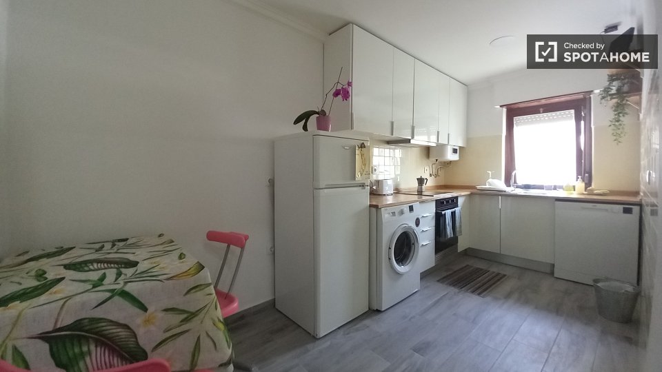 Apartment Lisbon, 3 beds, 75m² — photo 11