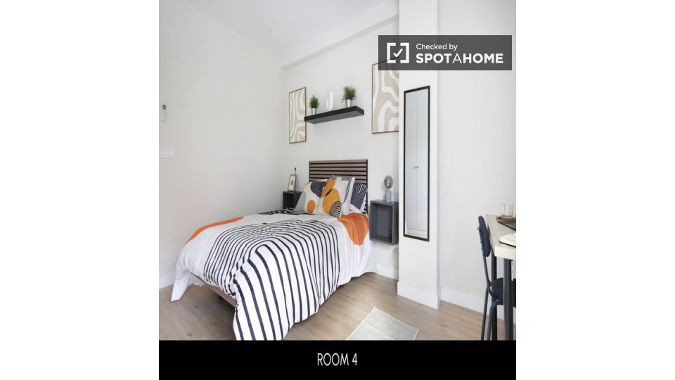 Double room Madrid, 7 beds, 162m² — photo 11
