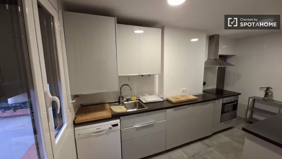 Apartamento de 2 dormitorios en alquiler en Cortes, Madrid