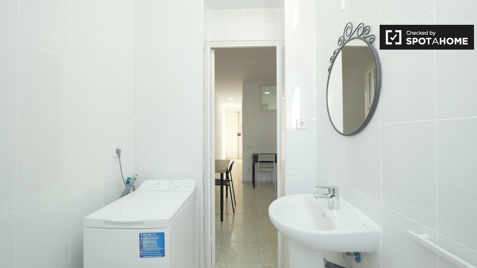 Double room Barcelona, 2 beds — photo 17