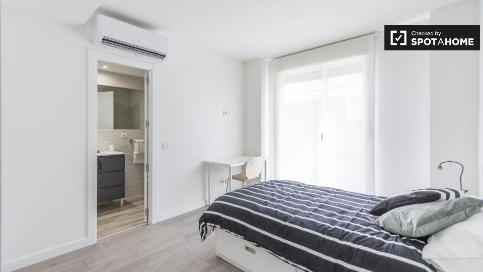 Double room Madrid, 4 beds, 90m² — photo 3