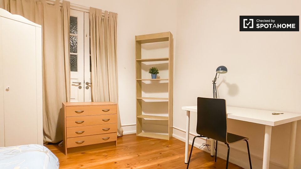 Double room Lisbon, 4 beds, 90m² — photo 4