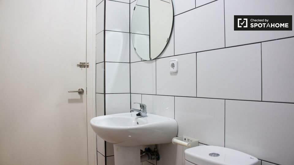 Double room Barcelona, 3 beds — photo 13
