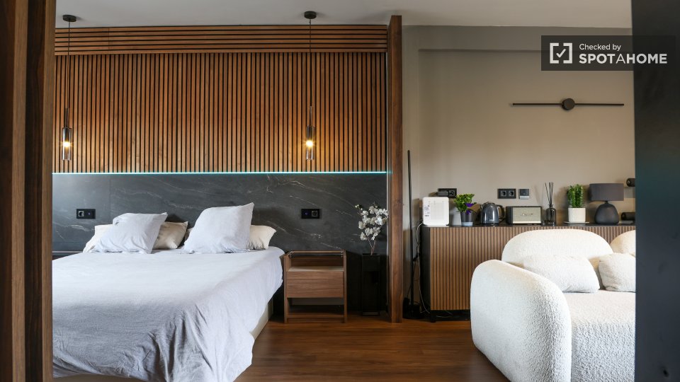Double room Madrid, 3 beds, 85m² — photo 29