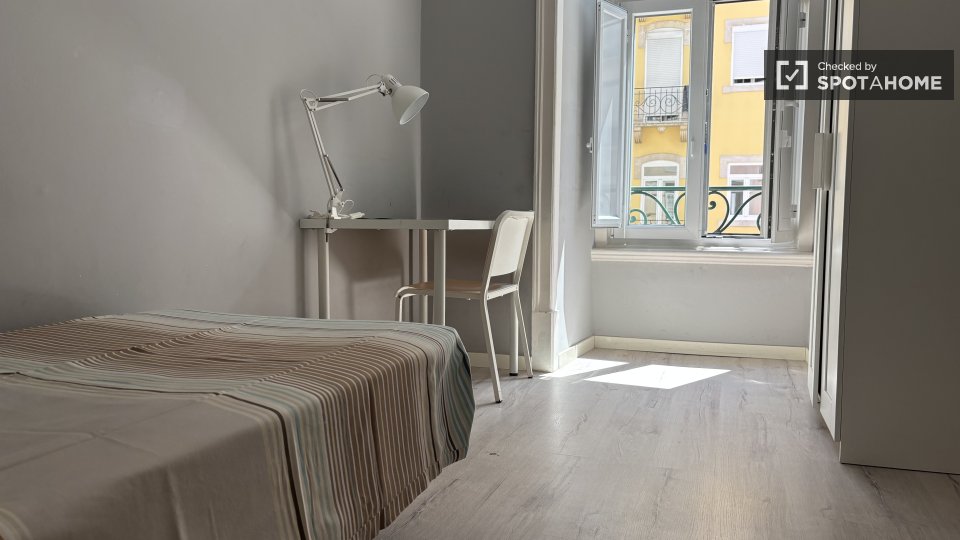 Double room Lisbon, 5 beds, 85m² — photo 76
