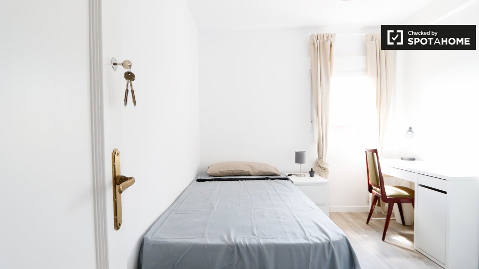 Double room Madrid, 3 beds, 85m² — photo 2