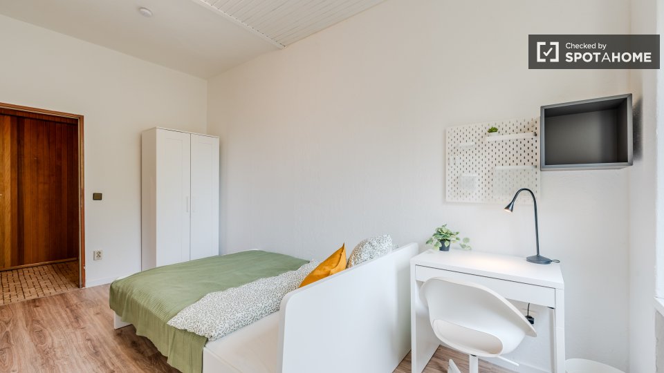Double room Berlin, 5 beds, 86m² — photo 2