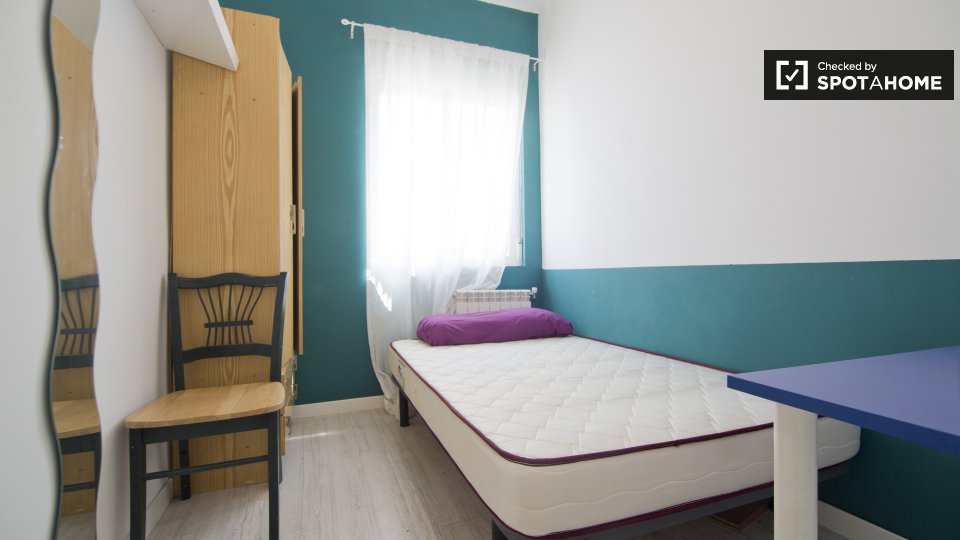 Nice room in shared apartment in Puerta del Ángel, Madrid - in Madrid