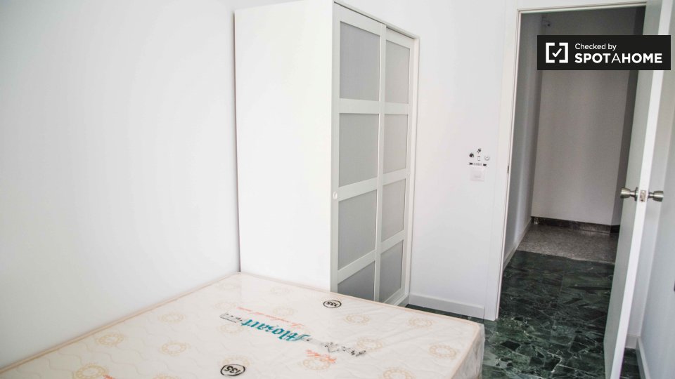 Double room Valencia, 10 beds, 300m² — photo 3