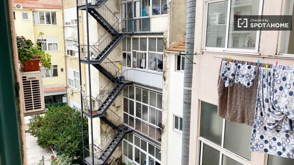 Double room Lisbon, 5 beds, 110m² — photo 39