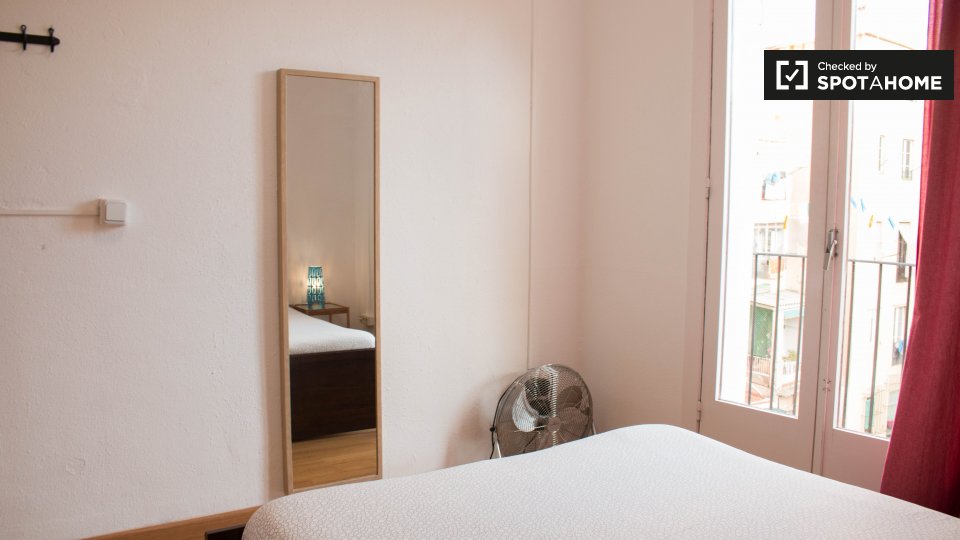 Double room Barcelona, 3 beds, 60m² — photo 14