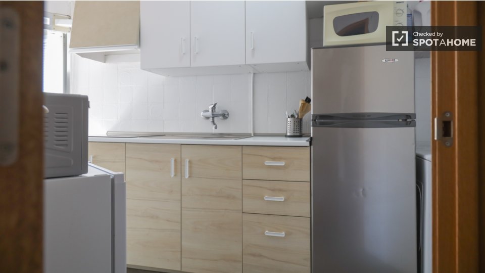 Double room Madrid, 5 beds, 140m² — photo 8