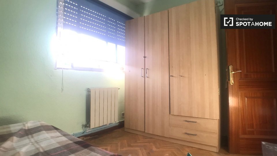 Double room Madrid, 3 beds — photo 2