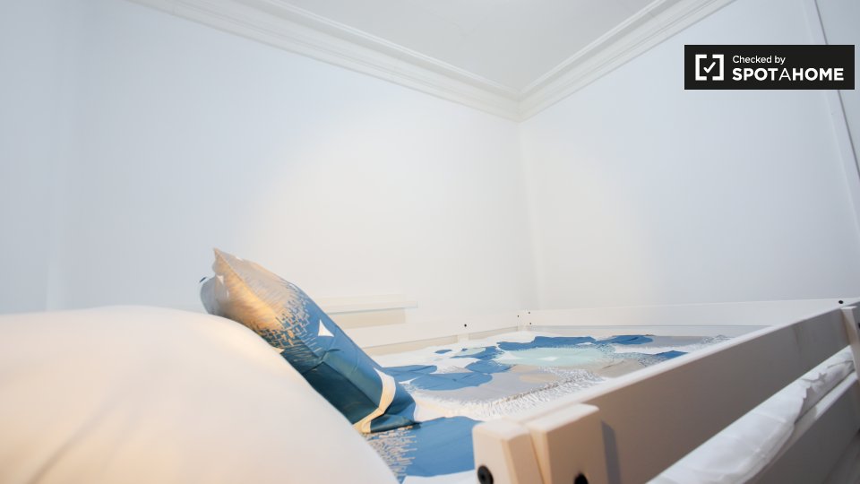 Room in 10-bedroom apartment in Ciutat Vella, Valencia - in Valencia