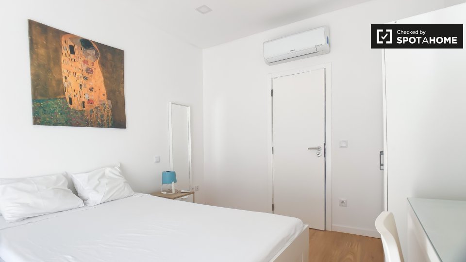 Apartment Lisbon, 2 beds, 120m² — photo 14