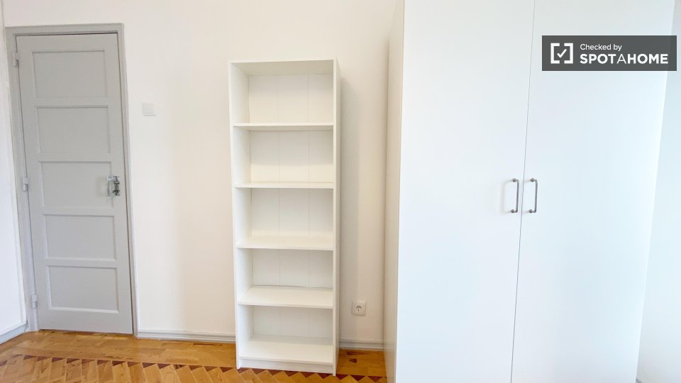 Double room Lisbon, 3 beds, 70m² — photo 6