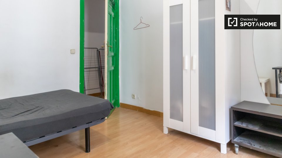 Double room Madrid, 7 beds, 130m² — photo 3