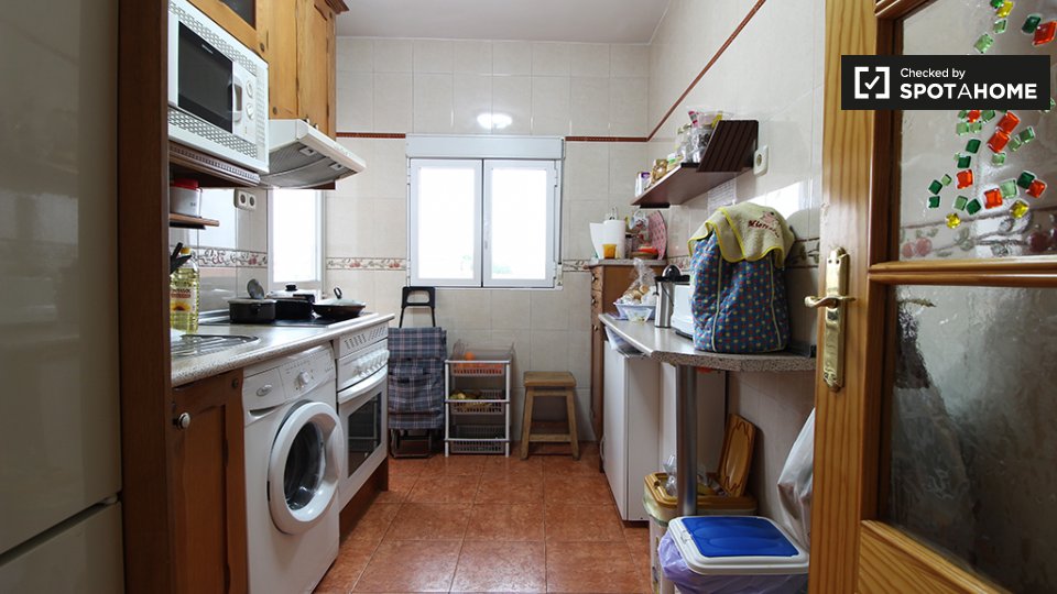 Double room Madrid, 3 beds, 80m² — photo 12