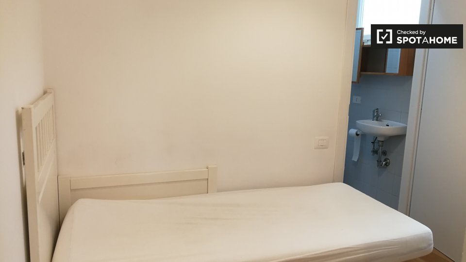 Double room Rome, 5 beds, 140m² — photo 10