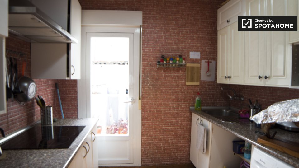Double room Madrid, 4 beds, 80m² — photo 8