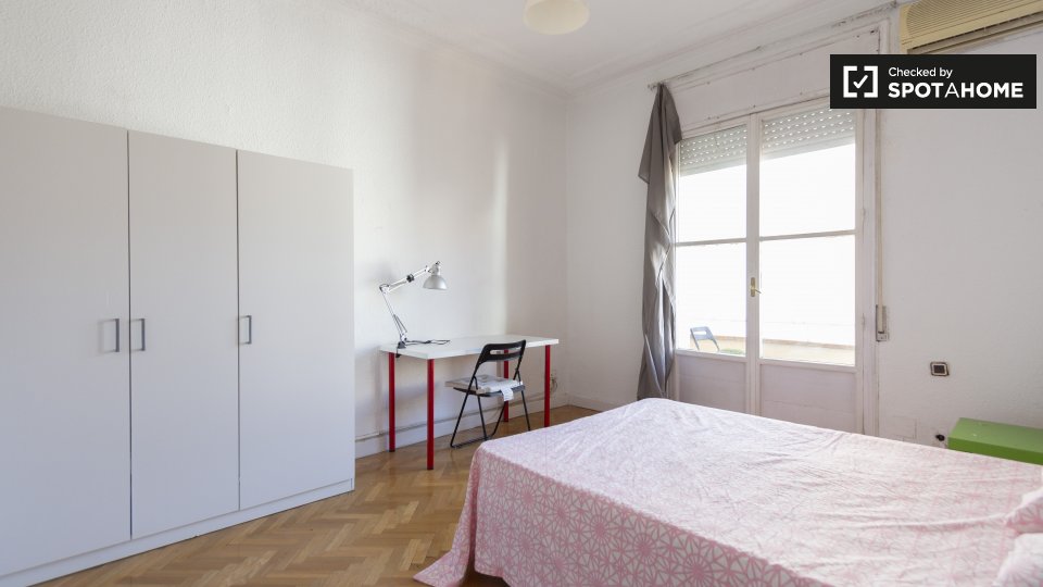 Double room Madrid, 8 beds, 200m² — photo 2
