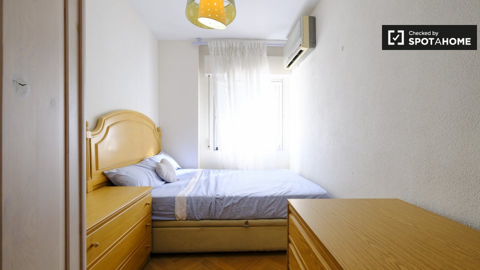 Double room Madrid, 4 beds, 100m² — photo 3
