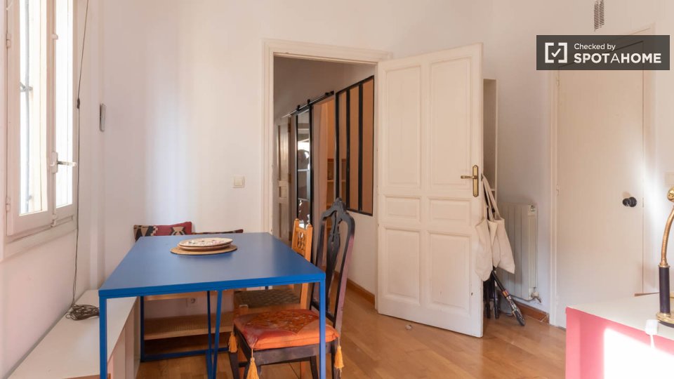 Double room Madrid, 2 beds — photo 16