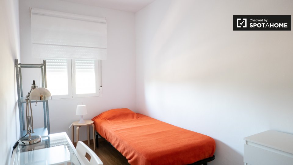 Double room Madrid, 3 beds, 75m² — photo 4