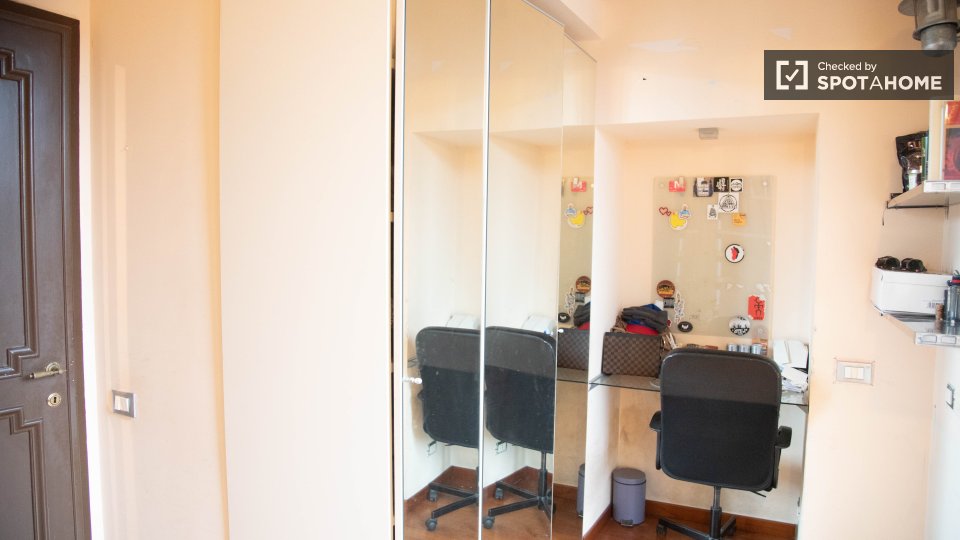 Double room Rome, 3 beds — photo 26
