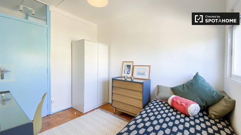 Double room Lisbon, 4 beds, 68m² — photo 3