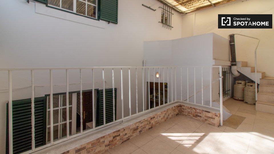 Apartment Lisbon, 5 beds, 90m² — photo 19