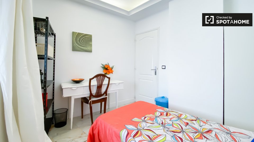 Double room Lisbon, 5 beds — photo 18
